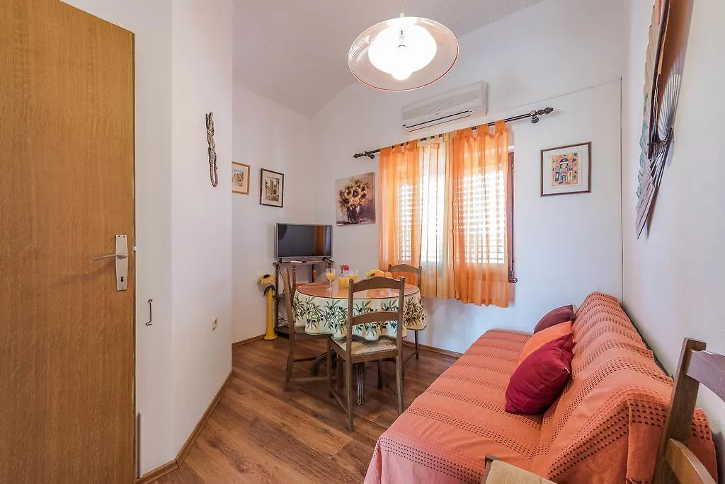 Apartments Eva Sukošan
